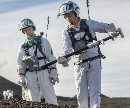 欧空局开始训练宇航员挖矿、穿衣服……
