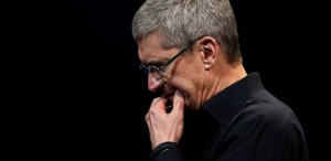 苹果掉下万亿美元“神坛”：库克终需面对现实